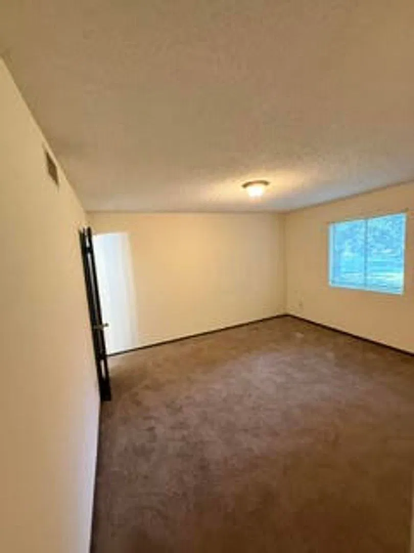 200 Buttercup Dr — Photo 1