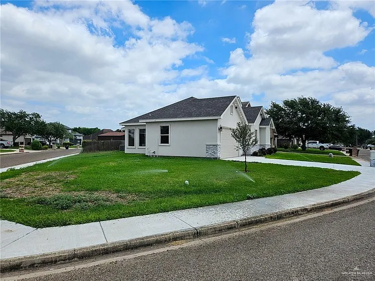 2211 Tomatillo Dr — Photo 2