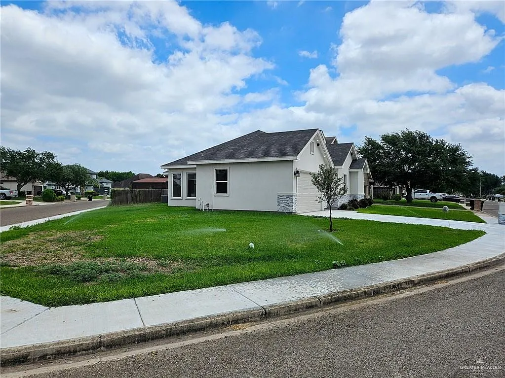 Building Photo - 2211 Tomatillo Dr