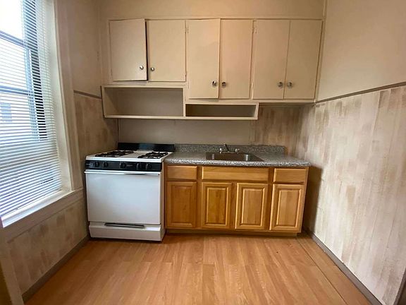 4th image of 49 Mackay Pl #5