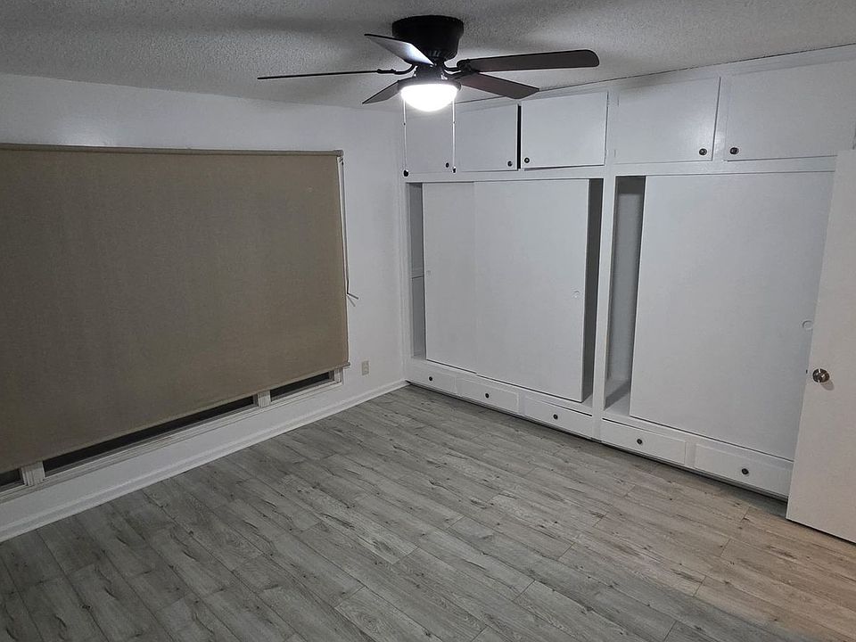 1st image of 265 E Buckthorn St APT 1
