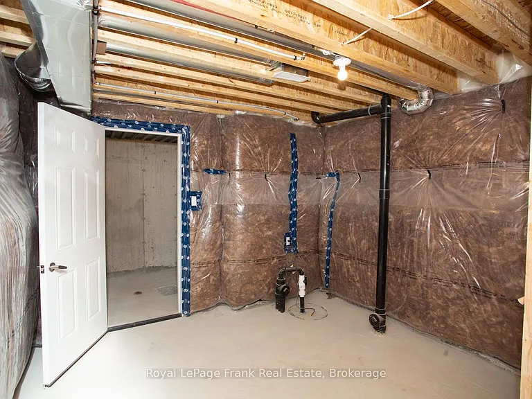 5 Hennessey Cres — Photo 43