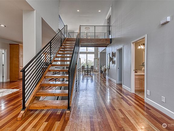 5th image of 2555 Oregon Ave E