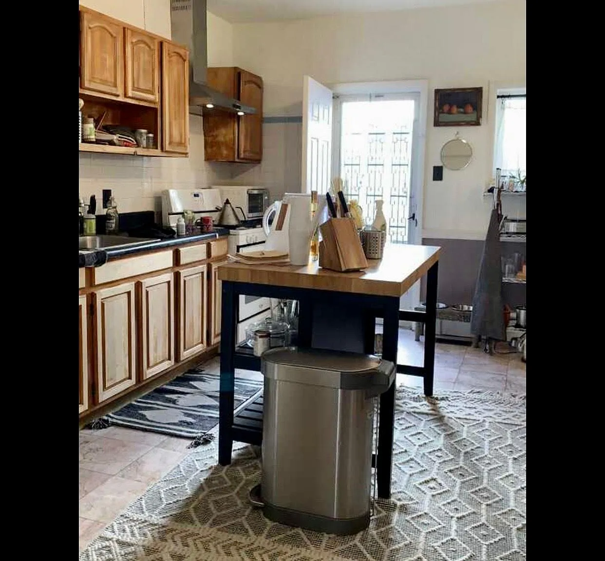 3 bed, 1048 sqft, $2,200 — Photo 3