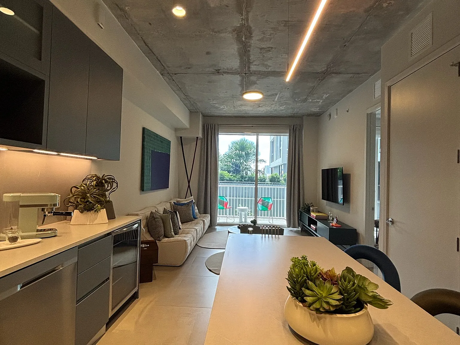 1 bed, 647 sqft, $2,490 — Photo 3