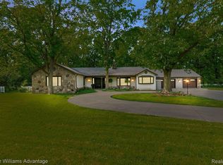 33770 Quaker Valley Rd, Farmington Hills, MI 48331