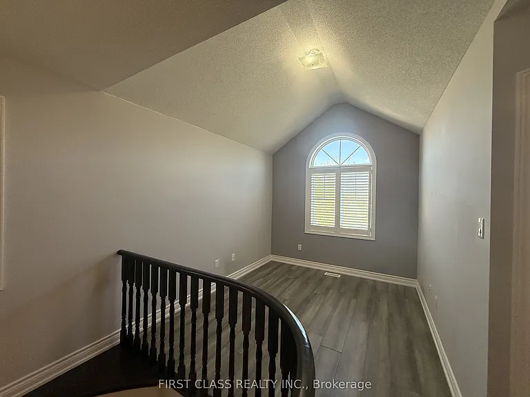 36 Princess Diana Dr — Photo 7
