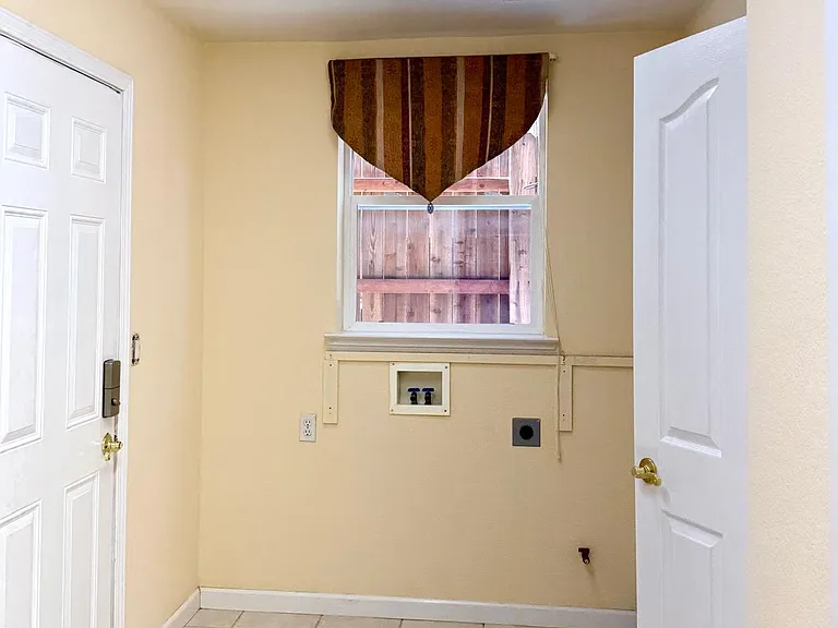 497 Williams St — Photo 56