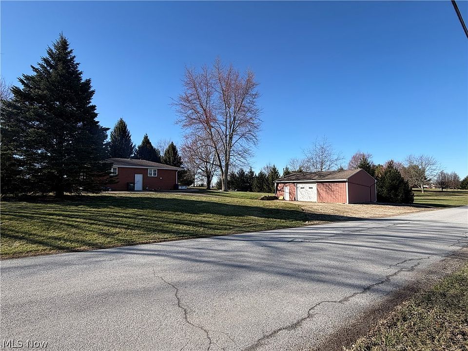 2nd image of 1225 Barnard Rd