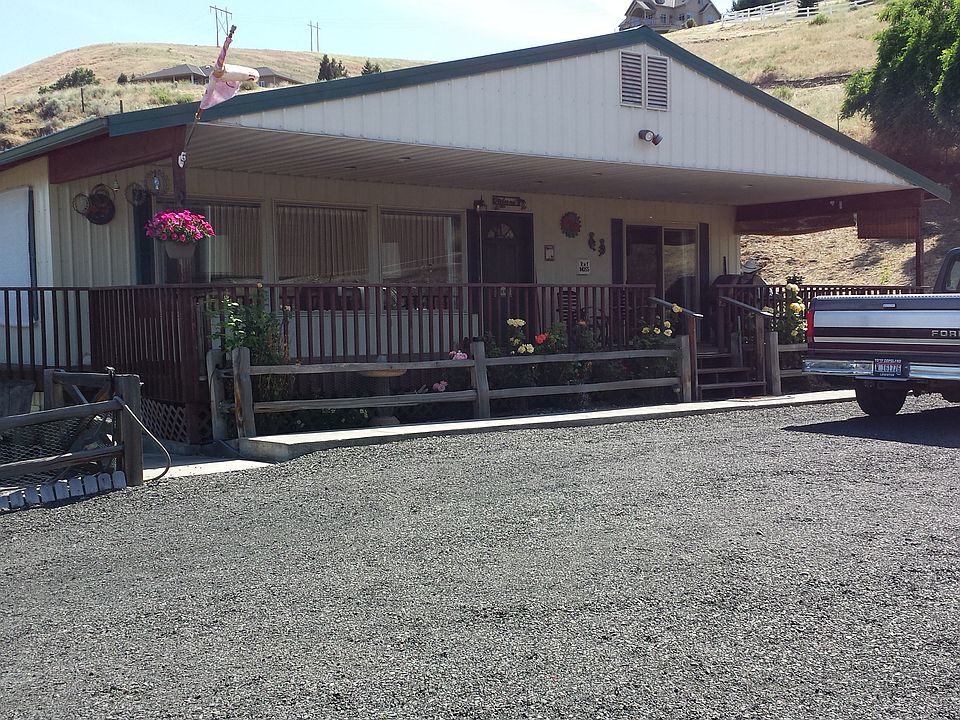 driveup front door and deck