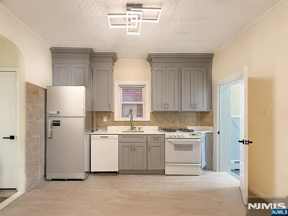 244 Lincoln Ave #1
