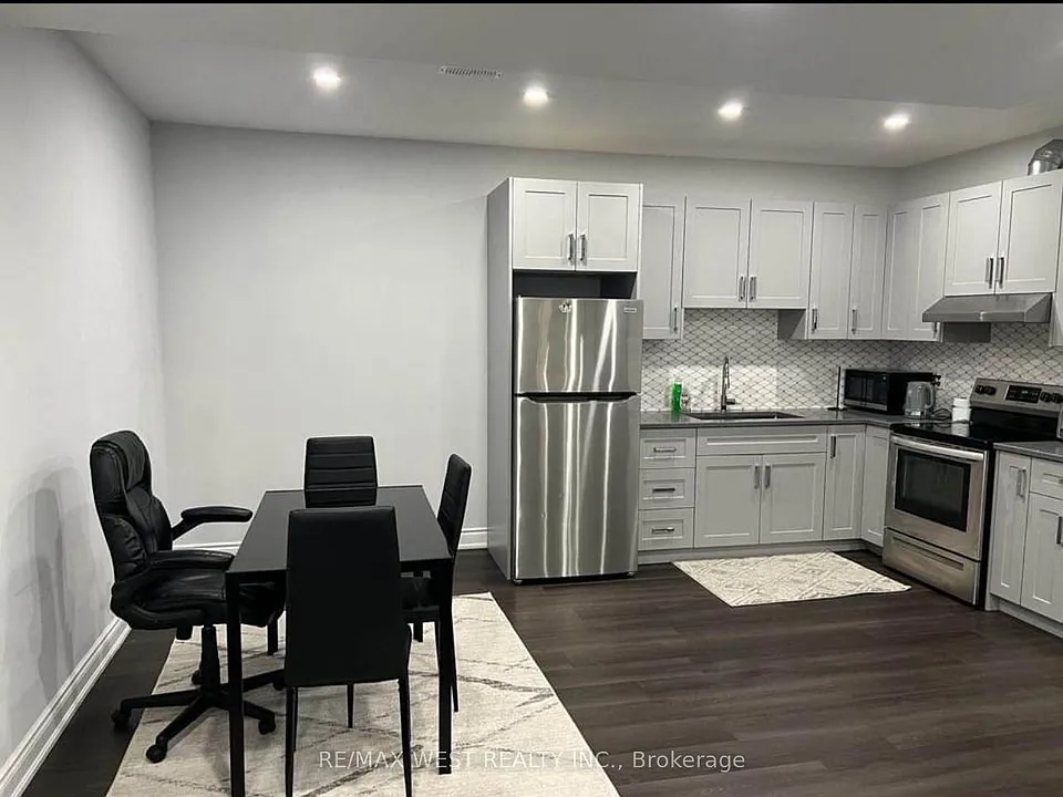 121 Appleyard Ave