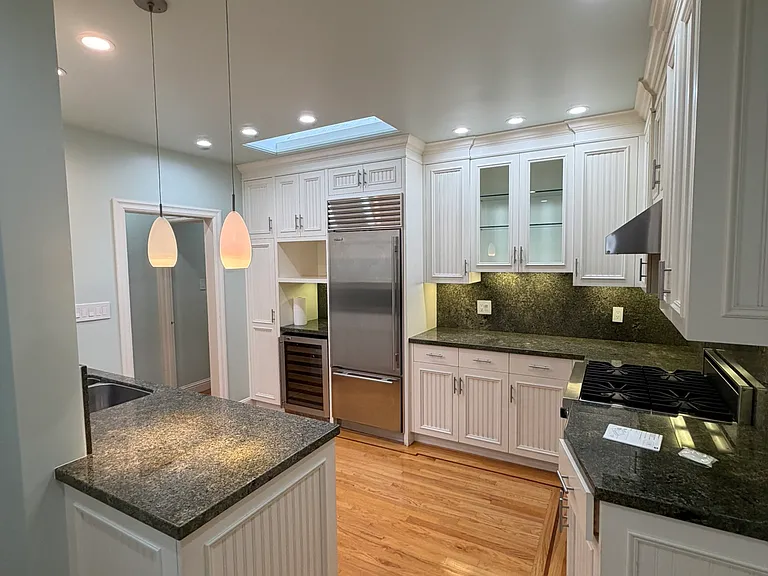 610 Prague St — Photo 11