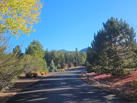 2nd image of 1035-1037 Timbernook Xing