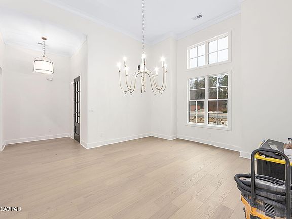 5th image of 18 Shadow Ridge Dr