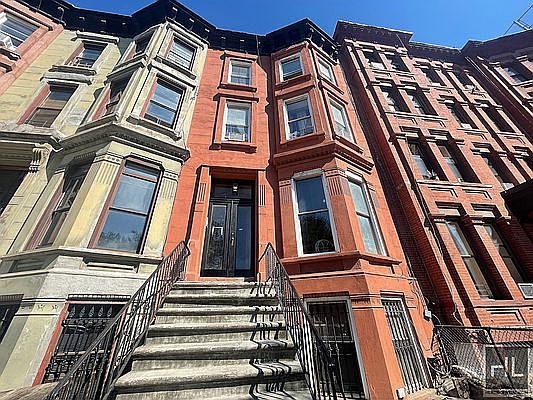 1st image of 19 Spencer Pl #3