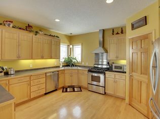 9364 Glacier Rd, Saint Bonifacius, MN 55375