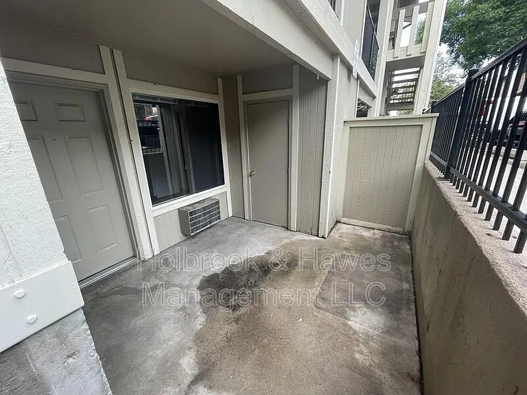 1209 W Plum St — Photo 6