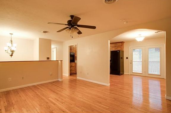5th image of 1409 Hickory Ln