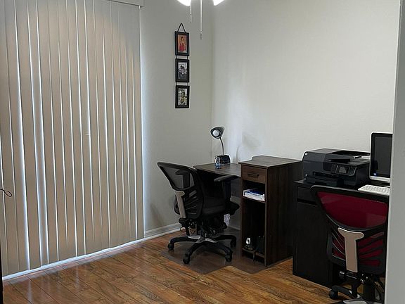 2nd image of 1229 E Crimson Clover Ln