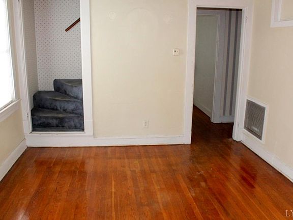 2nd image of 1152 Lindsay St