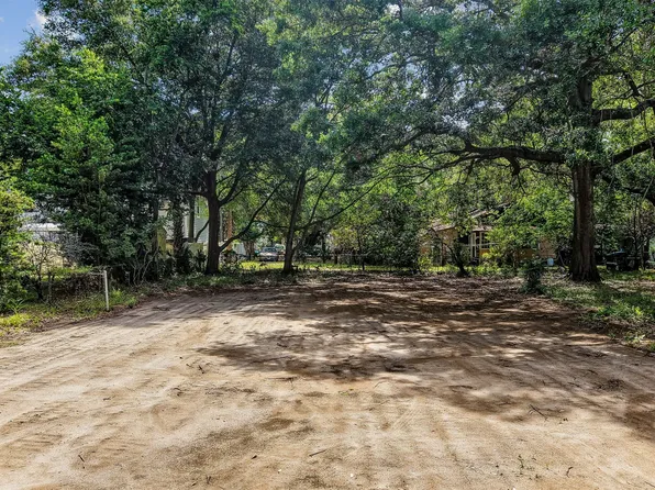 410 S 4th St, Fernandina Beach, FL 32034