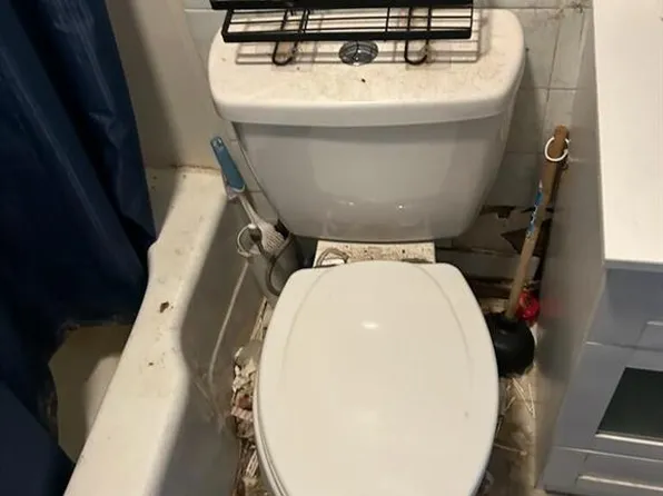 451 Hamilton Ave, Wood River, IL 62095