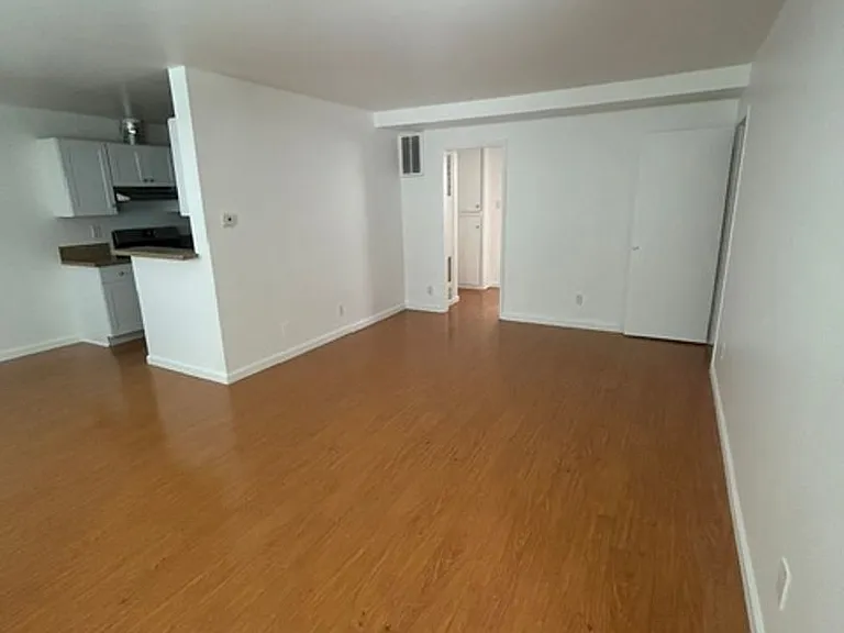1920 Manning Ave — Photo 16
