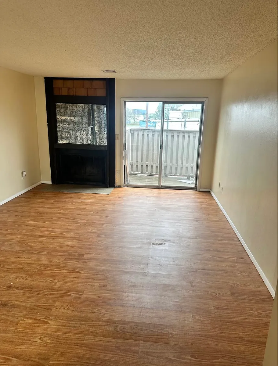 Building Photo - 6720 S Lewis Ave #1204
