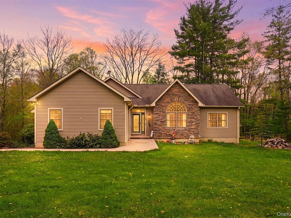 1st image of 576 Burlingham Road
