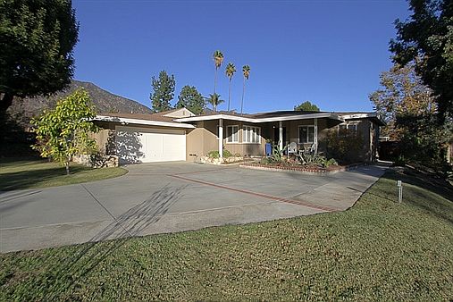 1st image of 130 Colony Dr