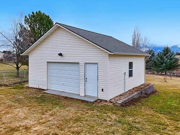 4th image of 664 Lone Willow Dr