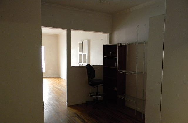 Building Photo 4