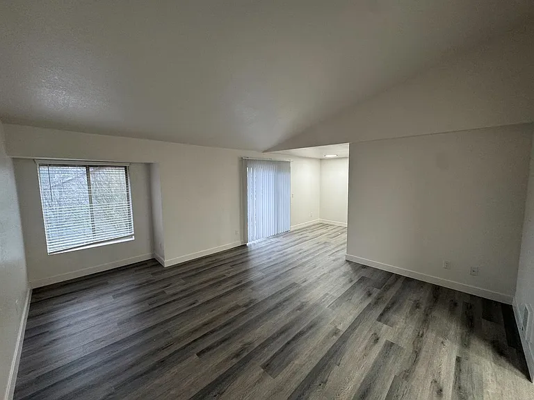 Wellington Place Apartments — Photo 22