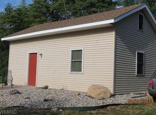 2450 E Wolf Rd, Crystal Valley, MI 49420