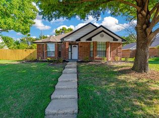 6901 Shorecrest Dr, Rowlett, TX 75089