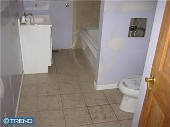 5th image of 36 Essex Ave