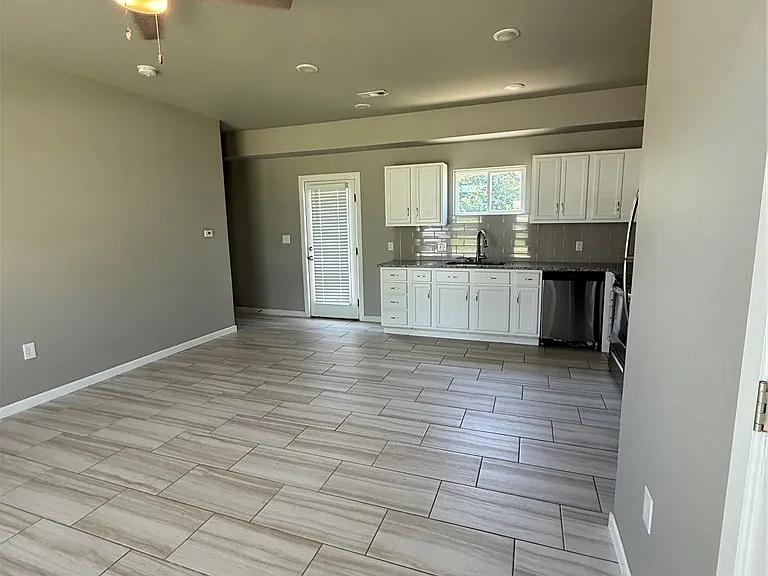 402 E Hemlock St — Photo 10
