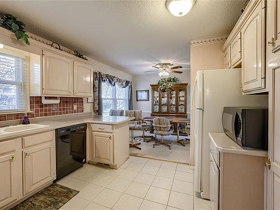 3rd image of 9716 Slater Ln