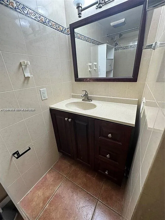 North Bay Villas Condo — Photo 3
