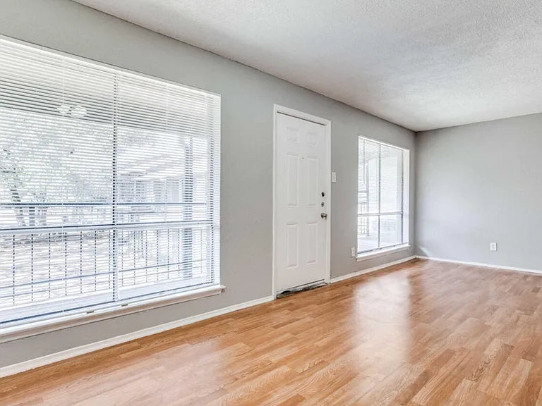 Esperanza Apartments — Photo 4