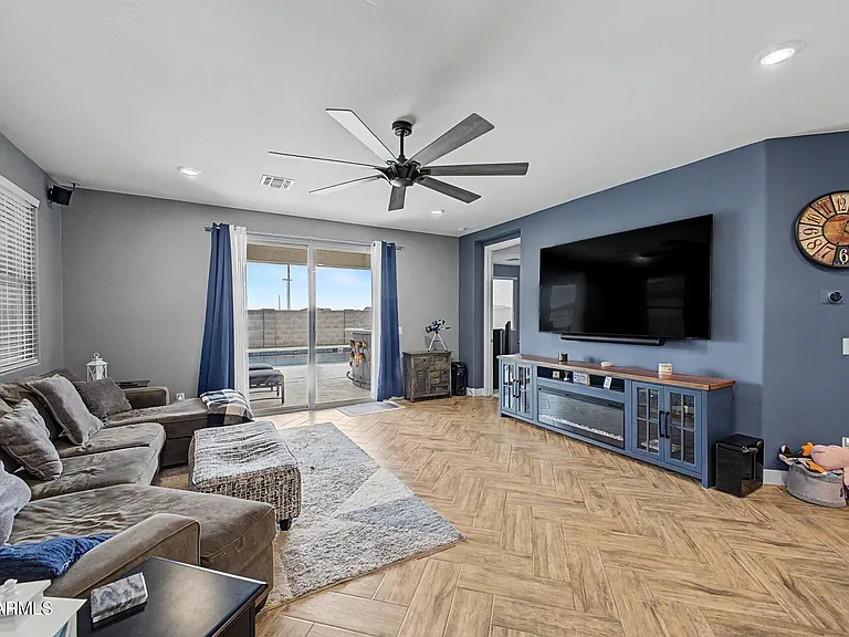 17279 W Dahlia Dr — Photo 2