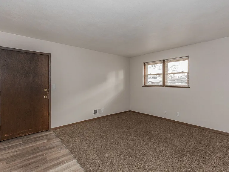 2415 Jebens Ave — Photo 9