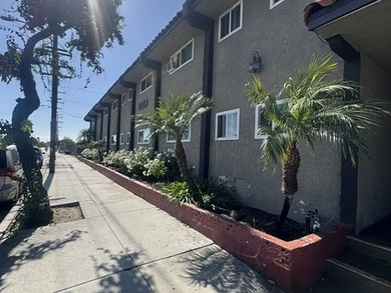 Marine Bay Apartments — Photo 24