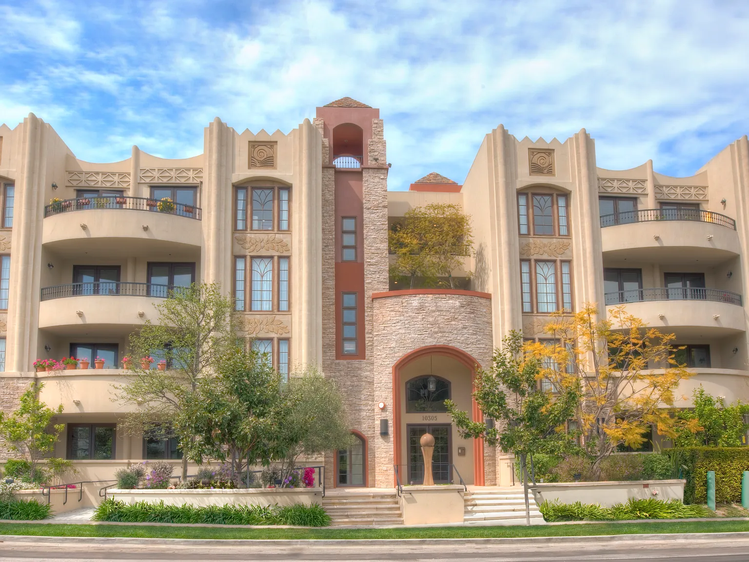 2 bed, 1695 sqft, $5,750 — Photo 1