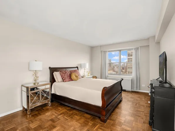 400 East 56th Street image 5 of 14