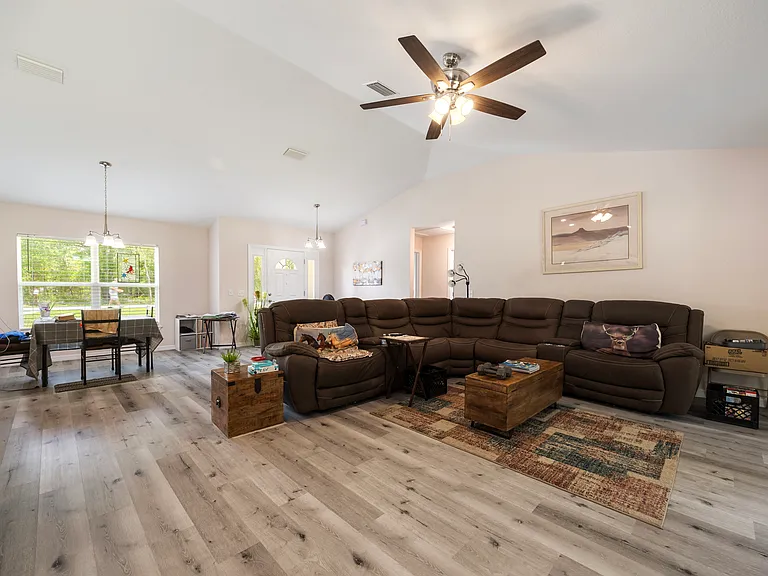 UNFURNISHED LIVING ROOM.