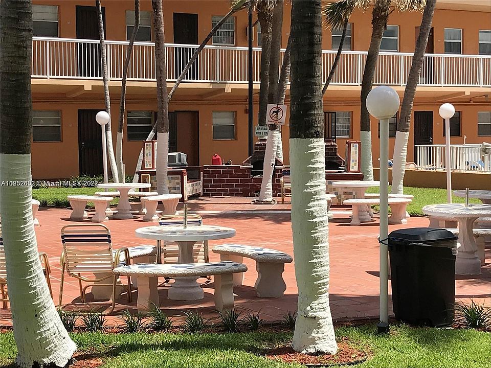 1st image of 19051 Collins Ave APT D105