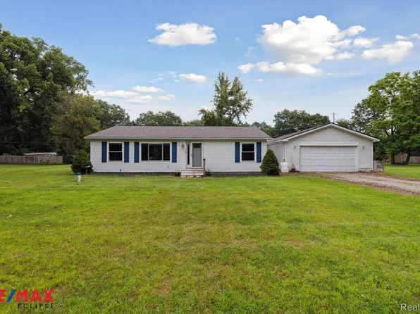 15213 Roach Dr, Linden, MI 48451