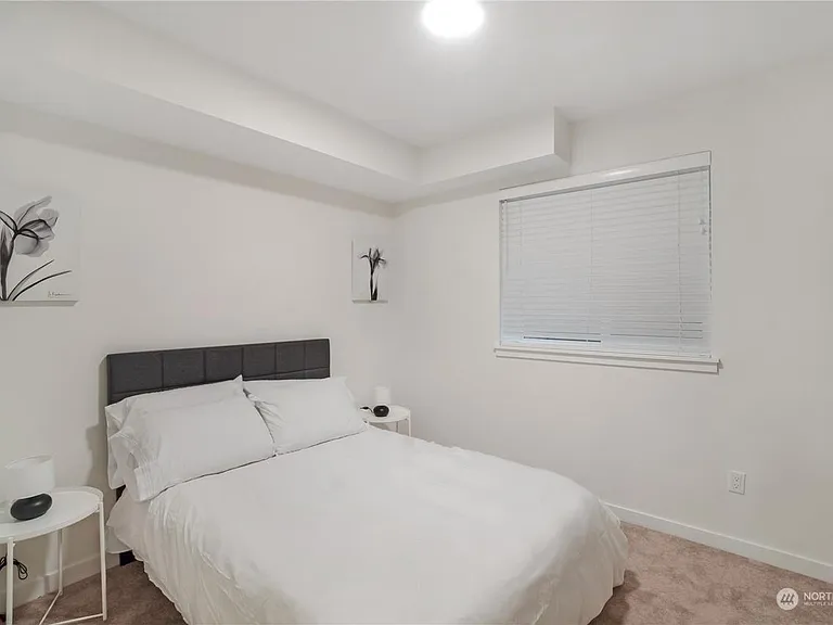 5240 Brooklyn Ave NE #B — Photo 10